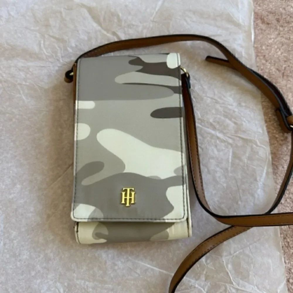 Tommy Hilfiger Julia Camo Nylon Phone Crossbody